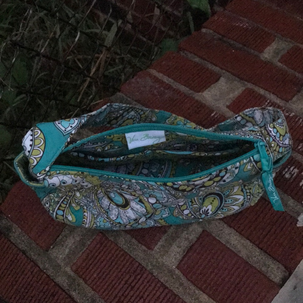 Vera Bradley - Picture 4 of 7